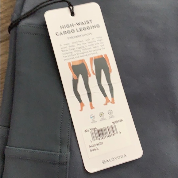 Alo yoga High-Waist Cargo Legging - Picture 7 of 7